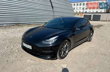 Седан Tesla Model 3 2020 в 
