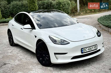 Седан Tesla Model 3 2021 в 