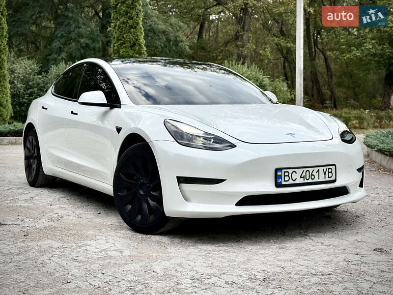Седан Tesla Model 3 2021 в Днепре