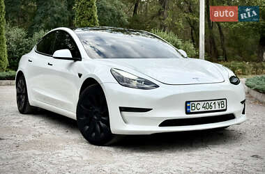Седан Tesla Model 3 2021 в 