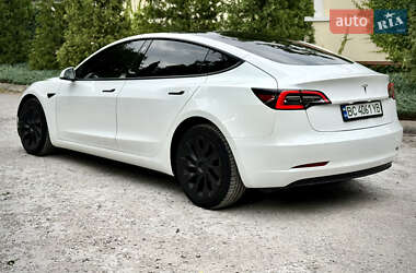 Седан Tesla Model 3 2021 в 