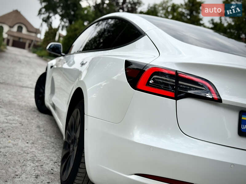 Седан Tesla Model 3 2021 в Днепре