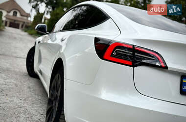 Седан Tesla Model 3 2021 в 