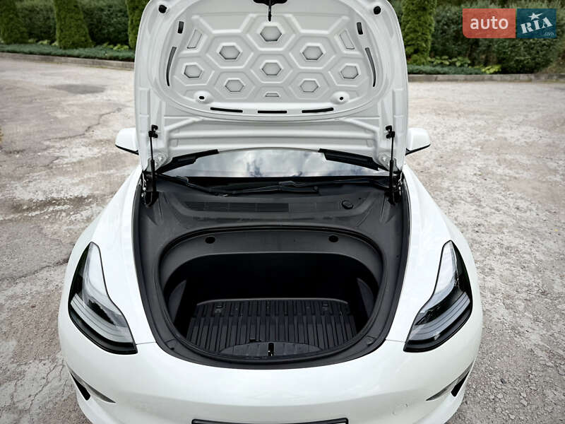 Седан Tesla Model 3 2021 в Днепре