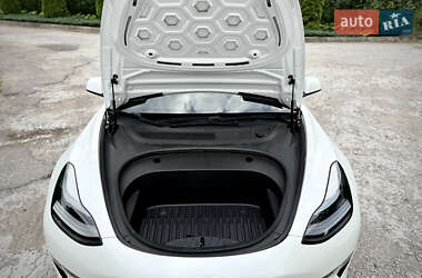 Седан Tesla Model 3 2021 в 