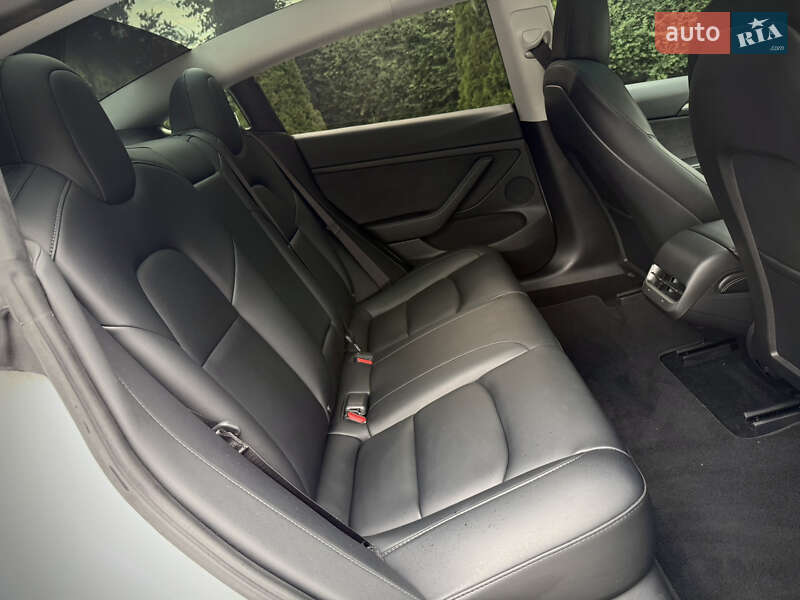 Седан Tesla Model 3 2021 в Днепре