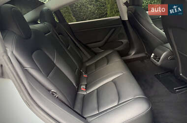 Седан Tesla Model 3 2021 в 