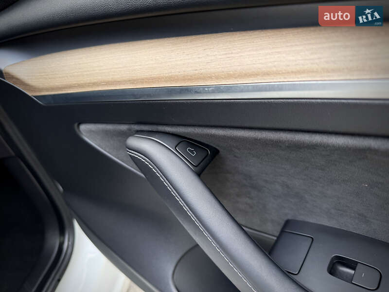 Седан Tesla Model 3 2021 в Днепре