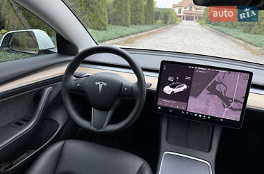 Седан Tesla Model 3 2021 в 