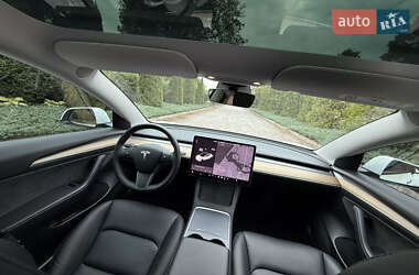 Седан Tesla Model 3 2021 в 