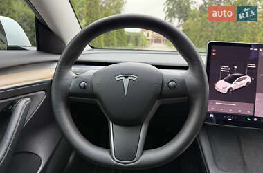 Седан Tesla Model 3 2021 в 
