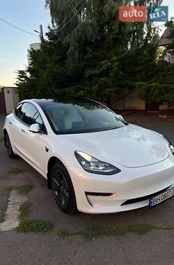Седан Tesla Model 3 2022 в 