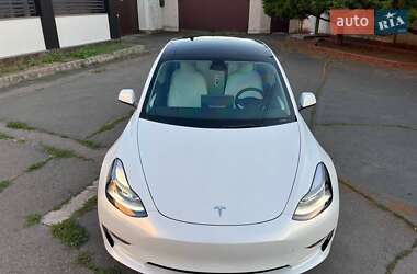 Седан Tesla Model 3 2022 в 
