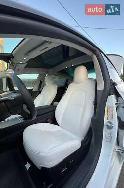 Седан Tesla Model 3 2022 в 