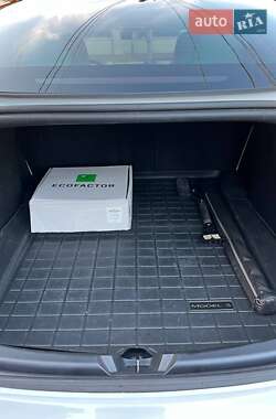 Седан Tesla Model 3 2022 в 