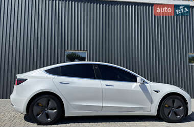 Седан Tesla Model 3 2020 в 