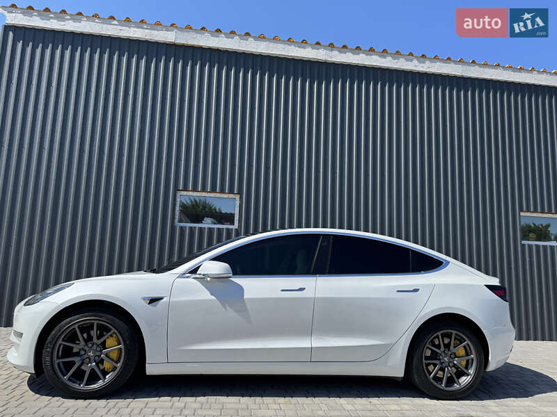 Седан Tesla Model 3 2020 в Белой Церкви