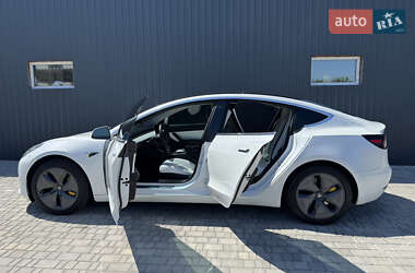 Седан Tesla Model 3 2020 в 