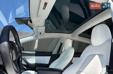 Седан Tesla Model 3 2020 в 
