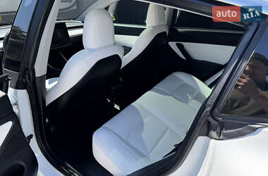 Седан Tesla Model 3 2020 в 