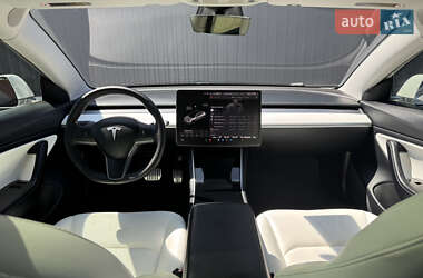 Седан Tesla Model 3 2020 в 