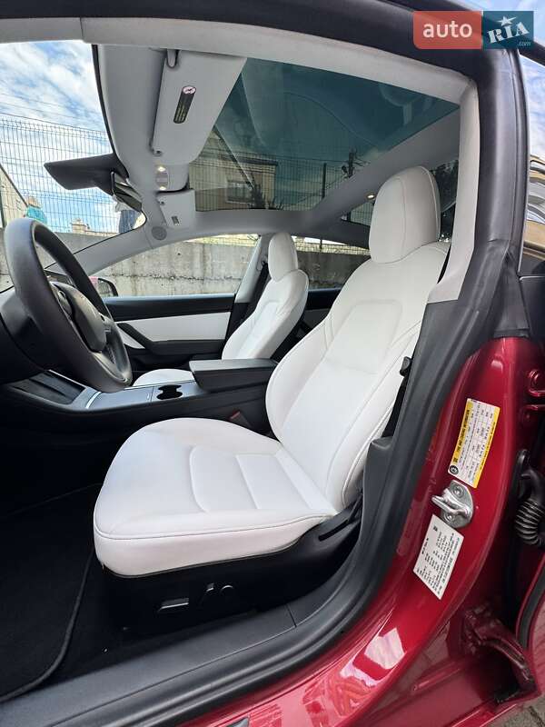 Седан Tesla Model 3 2021 в Львове