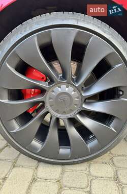 Седан Tesla Model 3 2021 в 