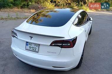 Седан Tesla Model 3 2022 в 