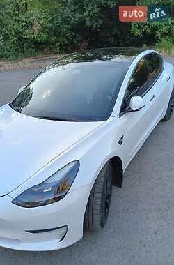 Седан Tesla Model 3 2022 в 