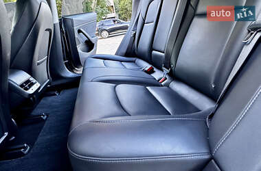 Седан Tesla Model 3 2018 в 