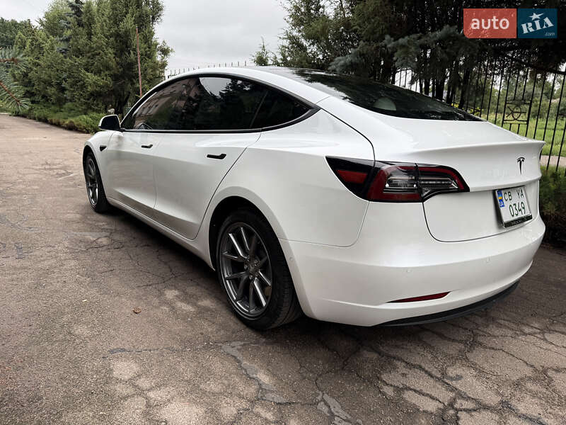 Седан Tesla Model 3 2021 в Ніжині