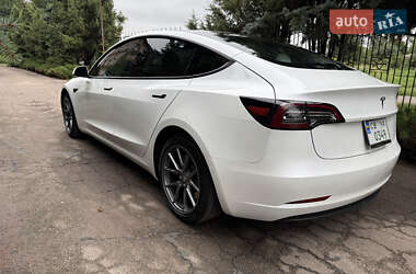 Седан Tesla Model 3 2021 в 