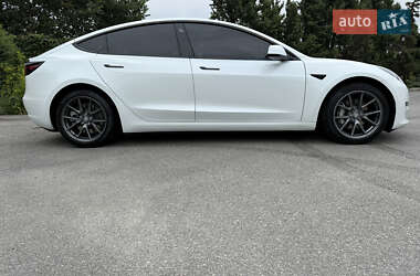 Седан Tesla Model 3 2021 в 