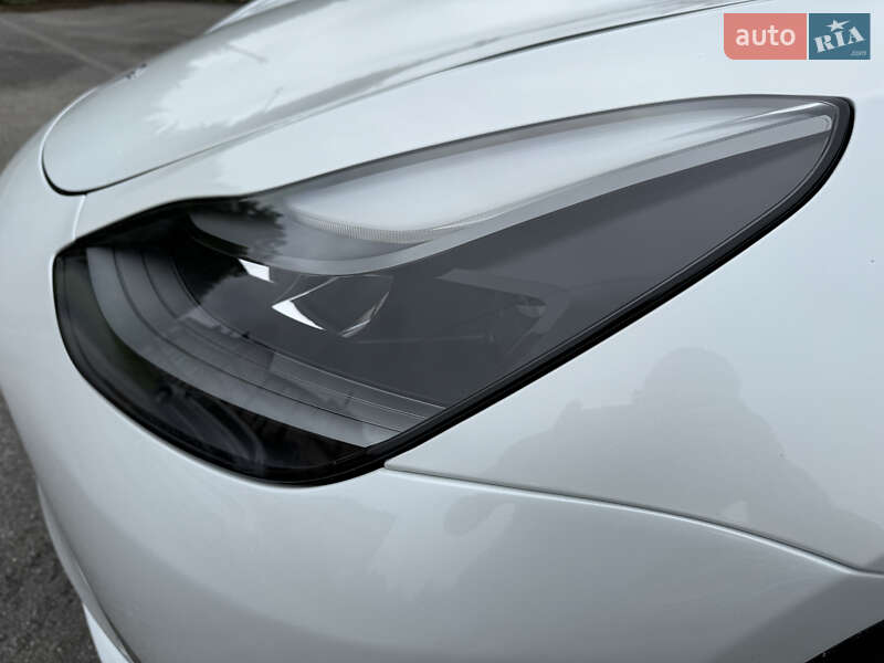 Седан Tesla Model 3 2021 в Ніжині