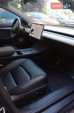 Седан Tesla Model 3 2021 в 