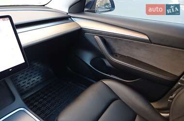 Седан Tesla Model 3 2021 в 