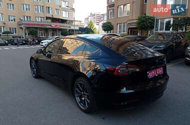 Седан Tesla Model 3 2021 в 