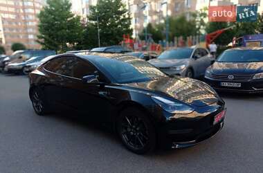 Седан Tesla Model 3 2021 в 