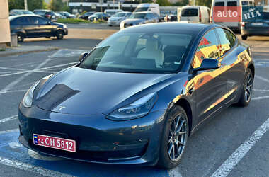 Седан Tesla Model 3 2022 в 