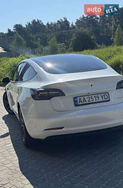 Седан Tesla Model 3 2021 в 