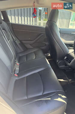 Седан Tesla Model 3 2021 в 