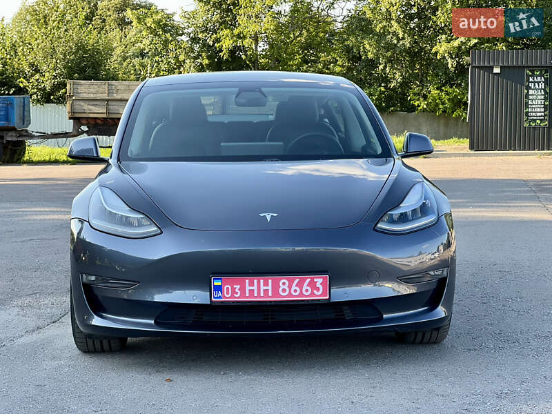 Седан Tesla Model 3 2020 в Ровно