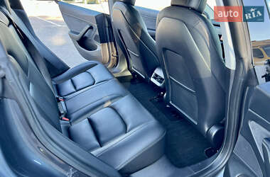 Седан Tesla Model 3 2020 в 