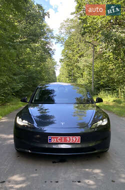Седан Tesla Model 3 2024 в 