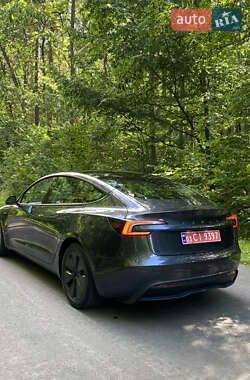 Седан Tesla Model 3 2024 в 