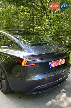 Седан Tesla Model 3 2024 в 