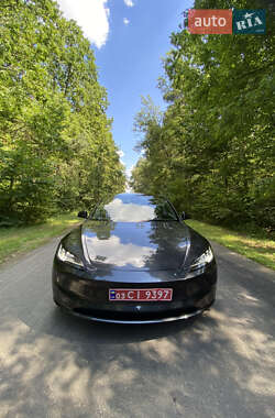 Седан Tesla Model 3 2024 в 