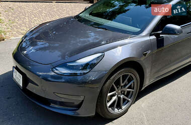 Седан Tesla Model 3 2021 в 