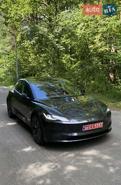 Седан Tesla Model 3 2024 в 