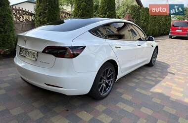 Седан Tesla Model 3 2023 в 